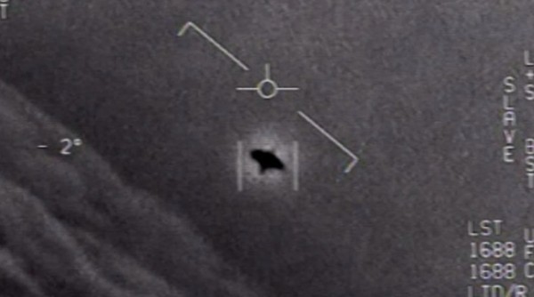 Pentagon’un UFO sırrı ifşa oldu: Gizli silah programlarını gizliyorlarmış